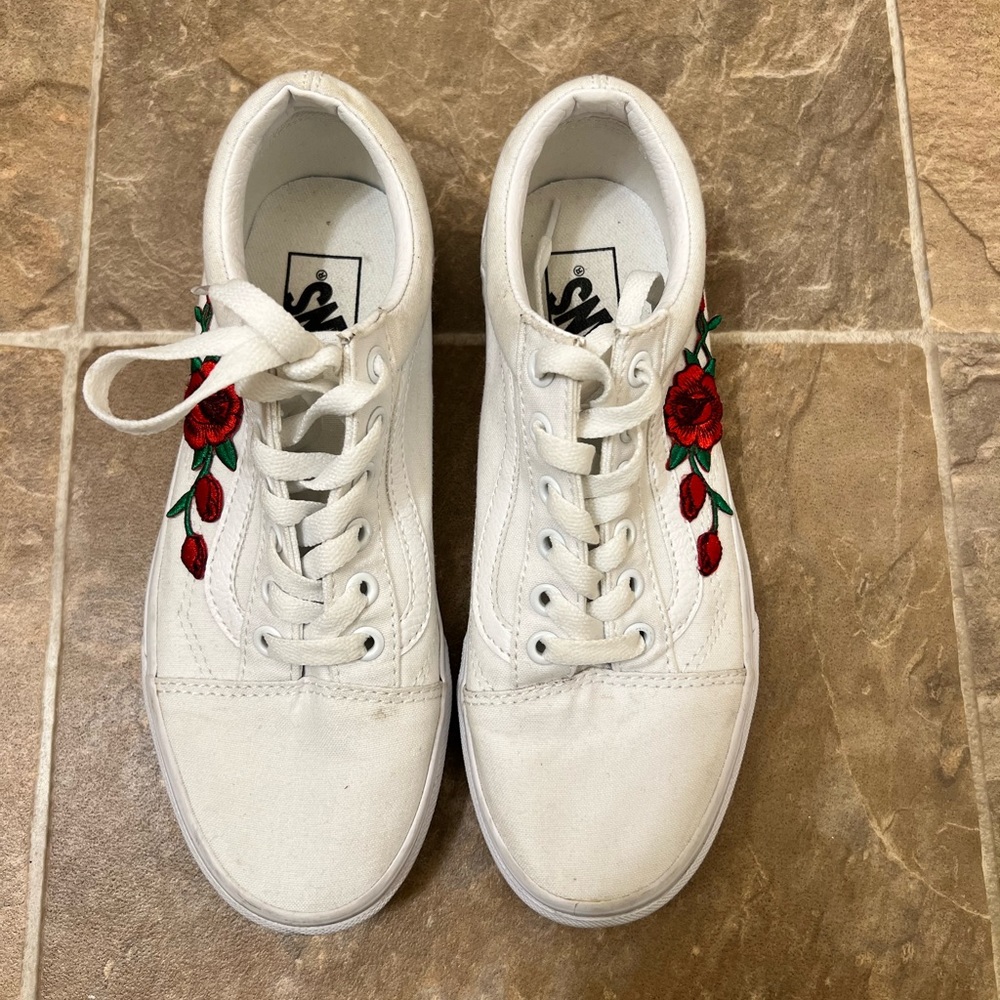 Customized Classic Vans 🌹